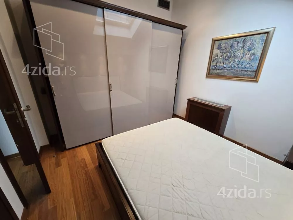 Šestosoban stan | 4zida