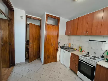 Komovska | 4zida.rs