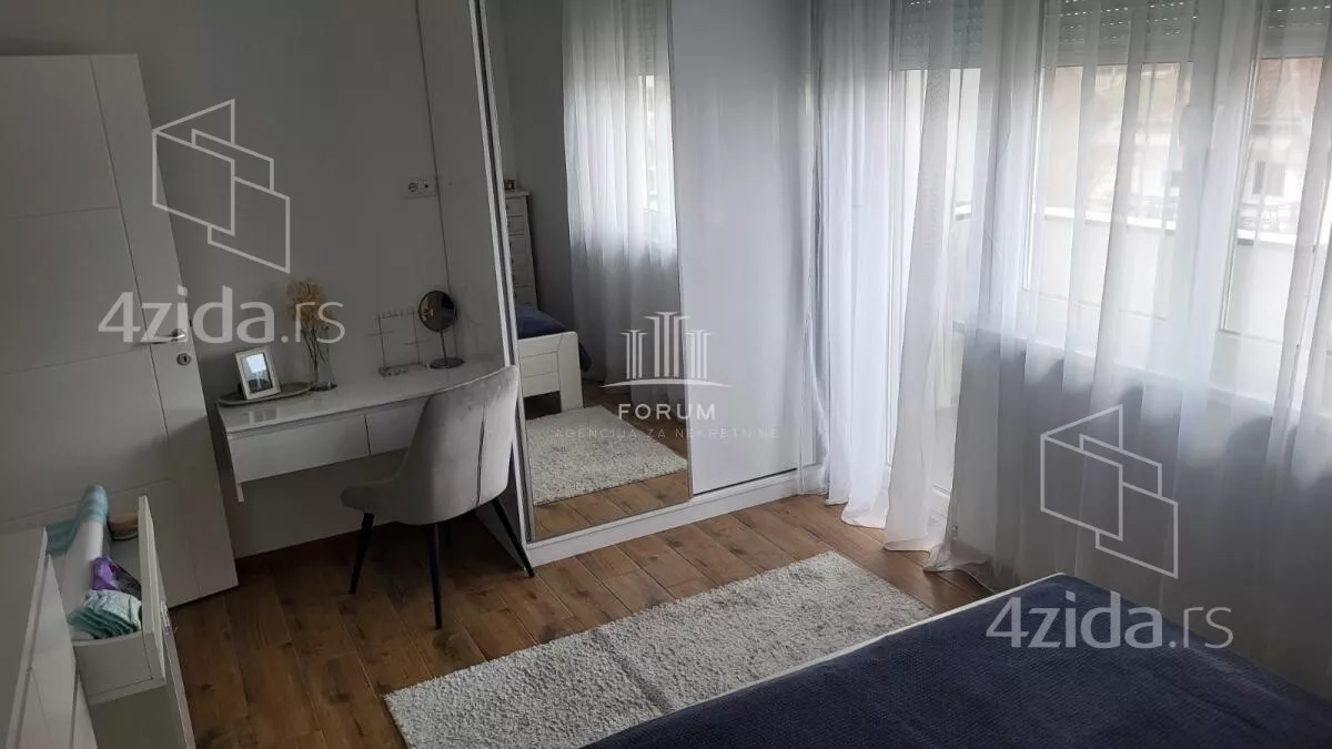 Četvoroiposoban stan | 4zida