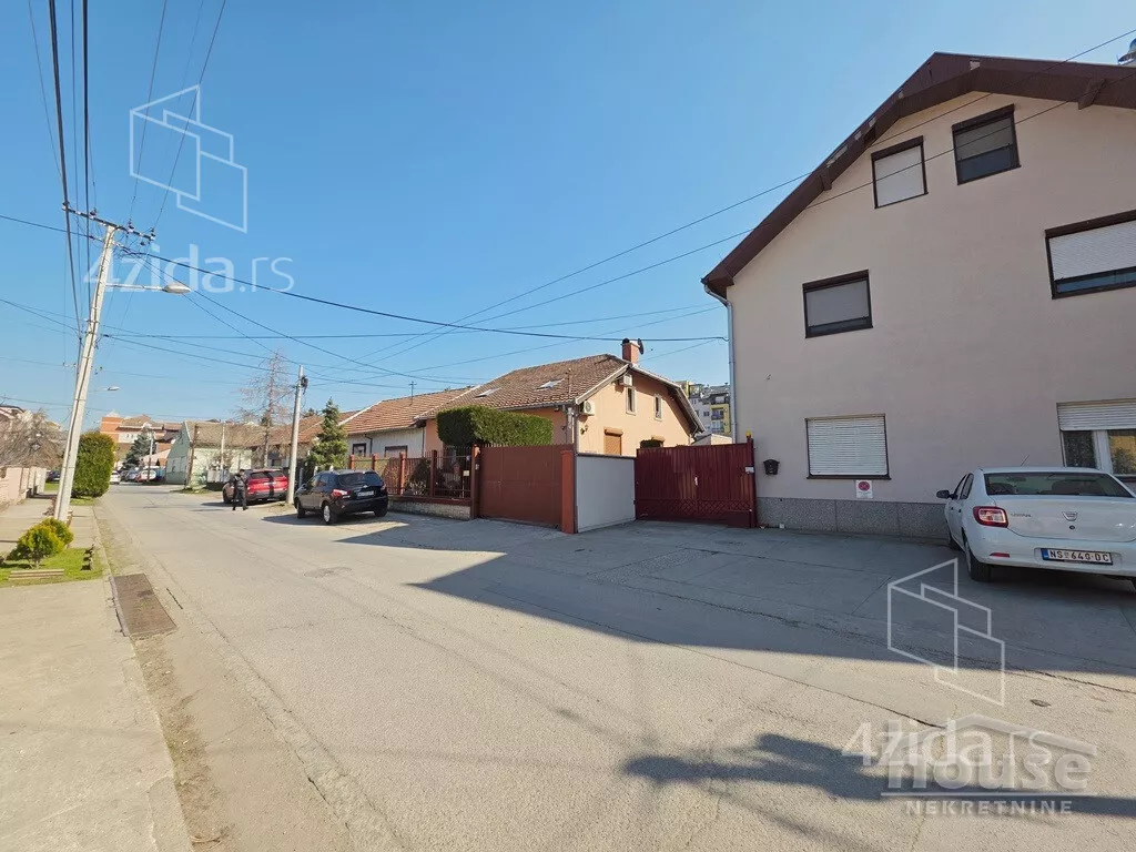 Plac | 4zida
