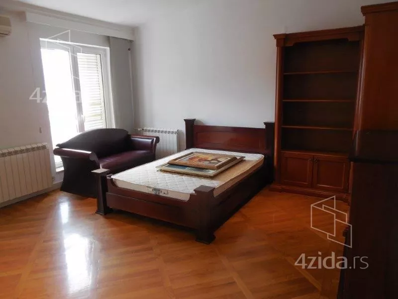 Četvoroiposoban stan | 4zida