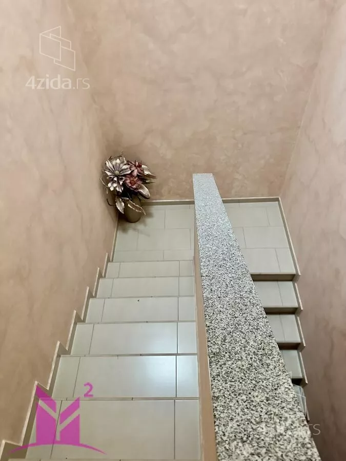 Četvoroiposoban stan | 4zida