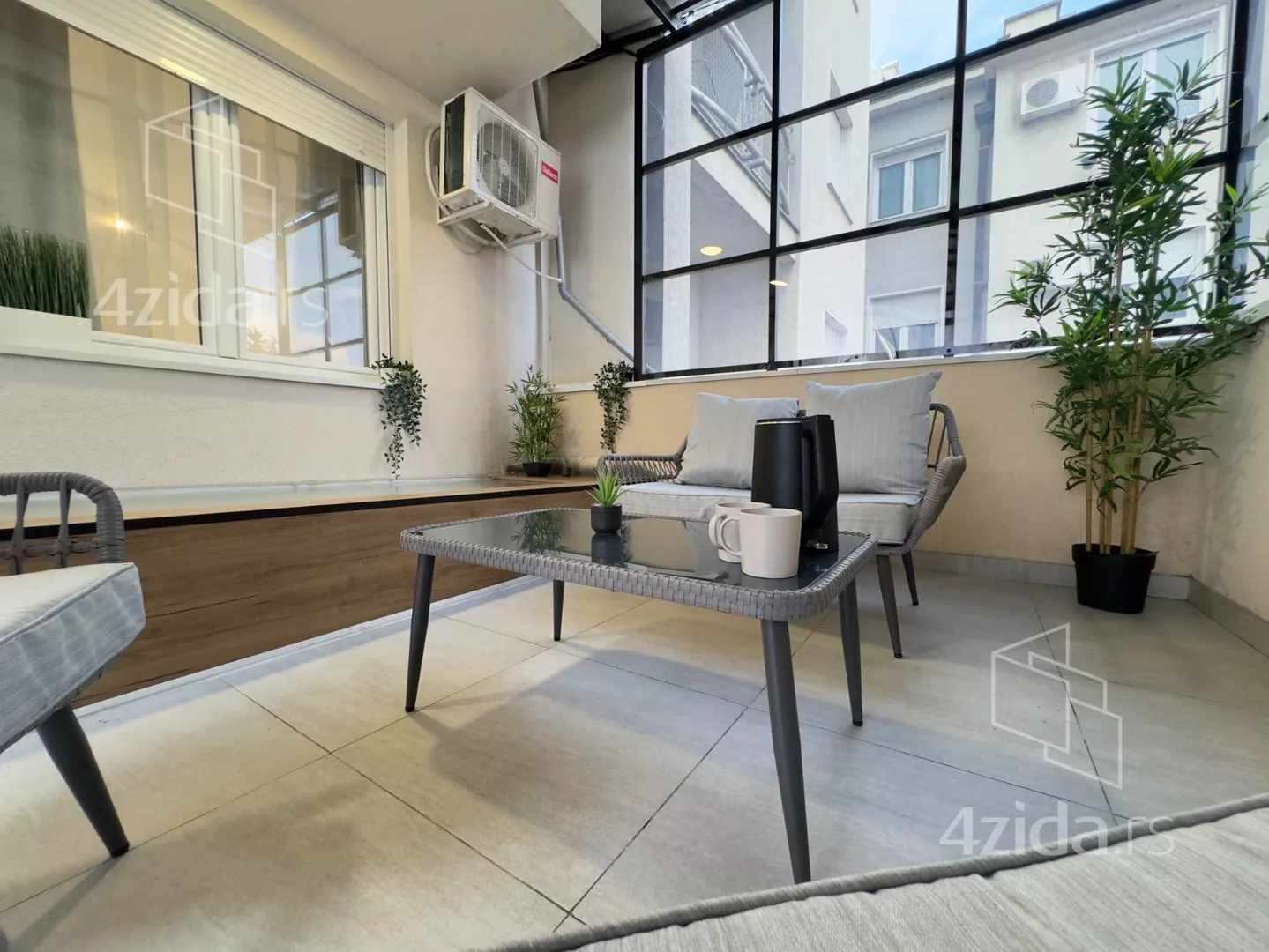 Troiposoban stan | 4zida