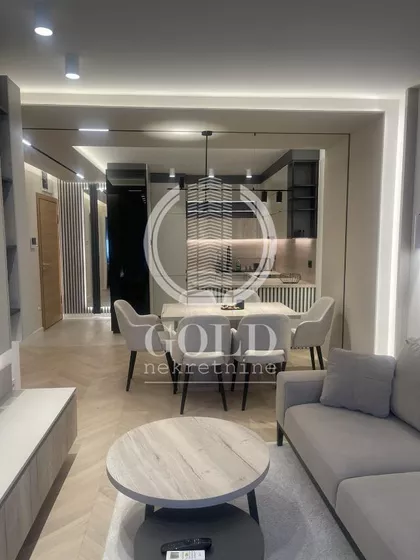 Lasla Gala | 4zida.rs