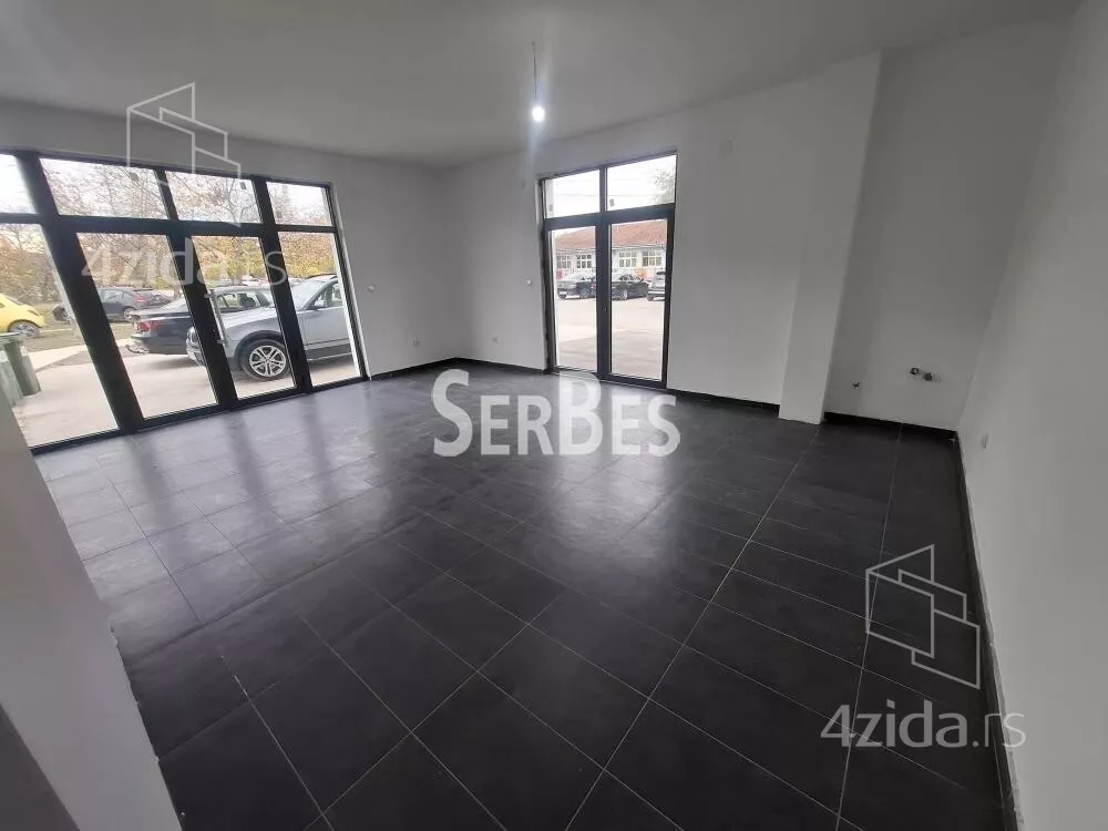 Poslovna zgrada | 4zida