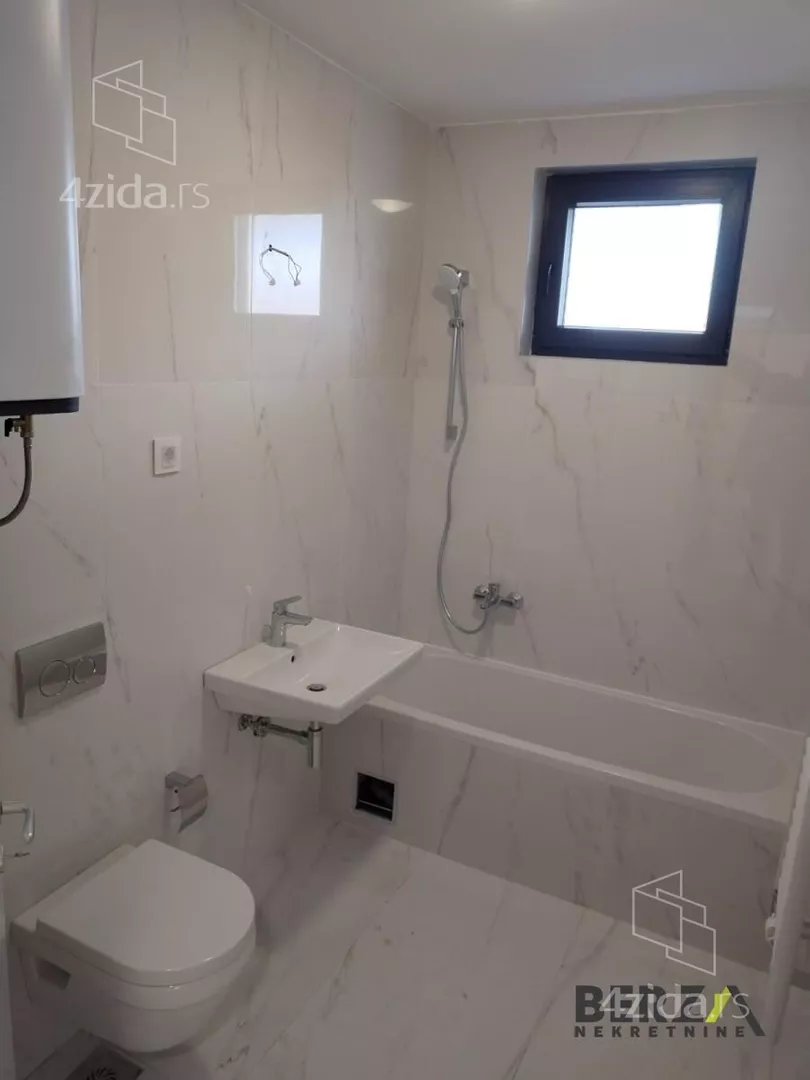 Četvoroiposoban stan | 4zida