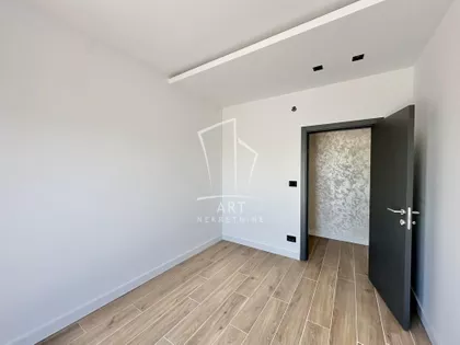 Ugrinovački put | 4zida.rs