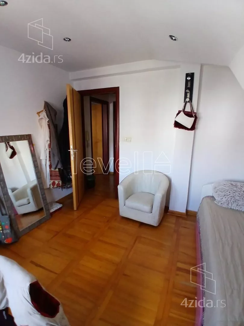 Četvoroiposoban stan | 4zida