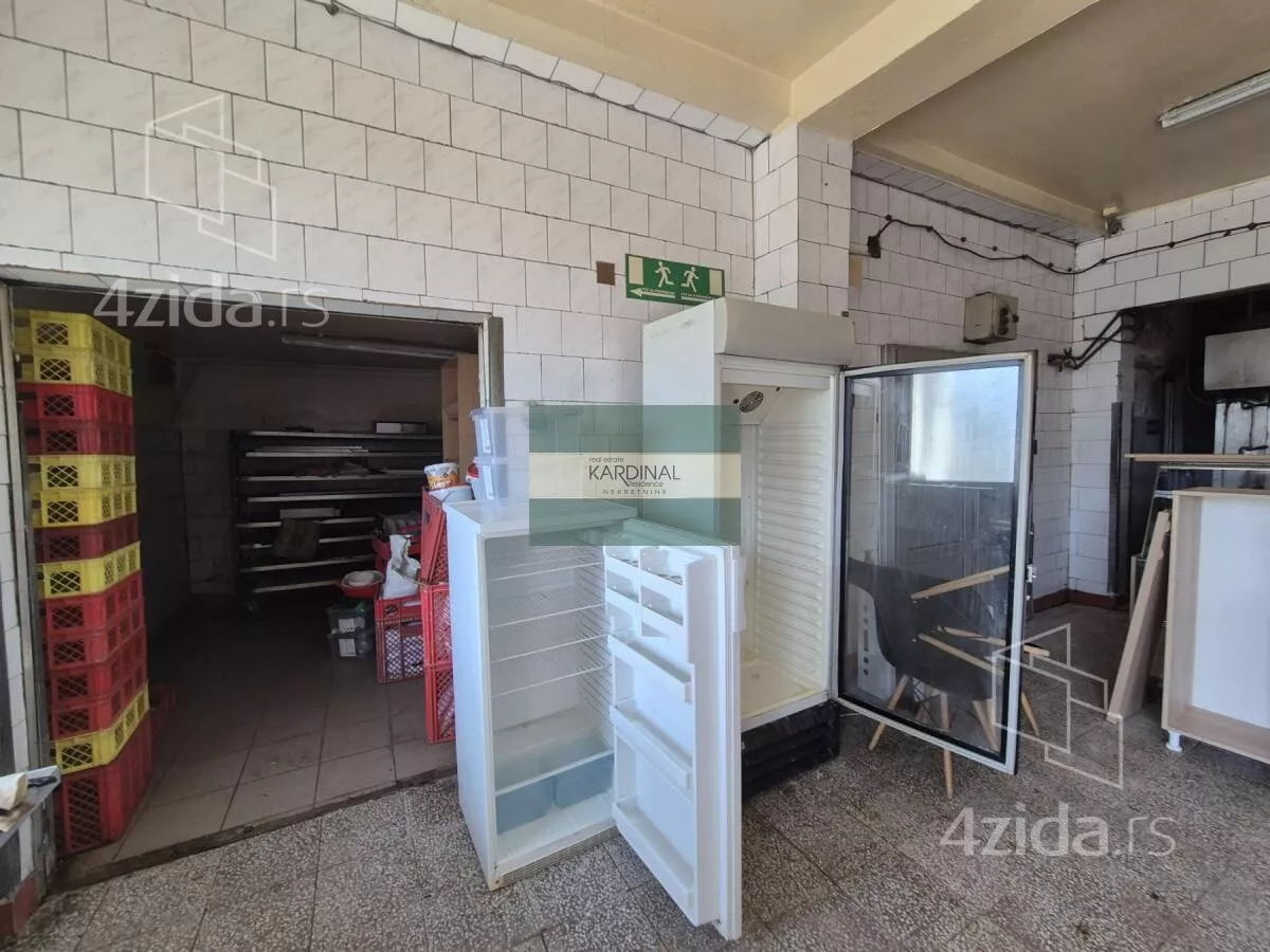 Poslovna zgrada | 4zida