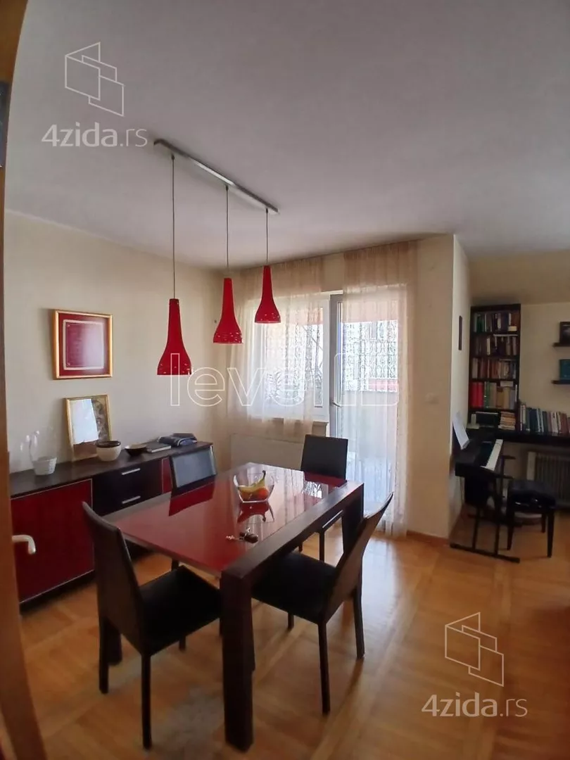 Četvoroiposoban stan | 4zida