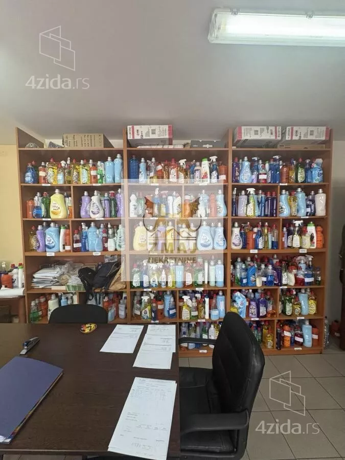 Poslovna zgrada | 4zida
