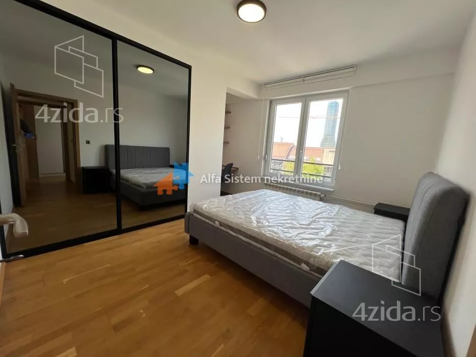 Četvoroiposoban stan | 4zida