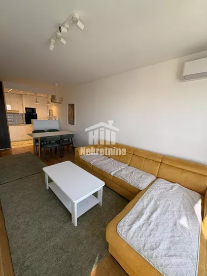 Tadije Sondermajera | 4zida.rs