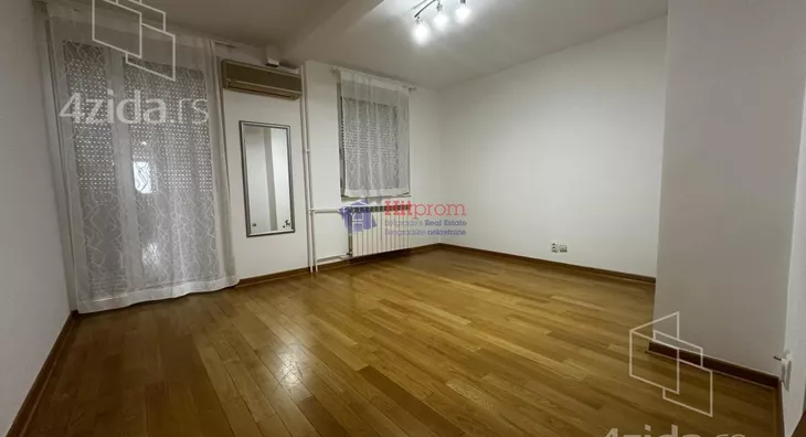 Šestosoban stan | 4zida