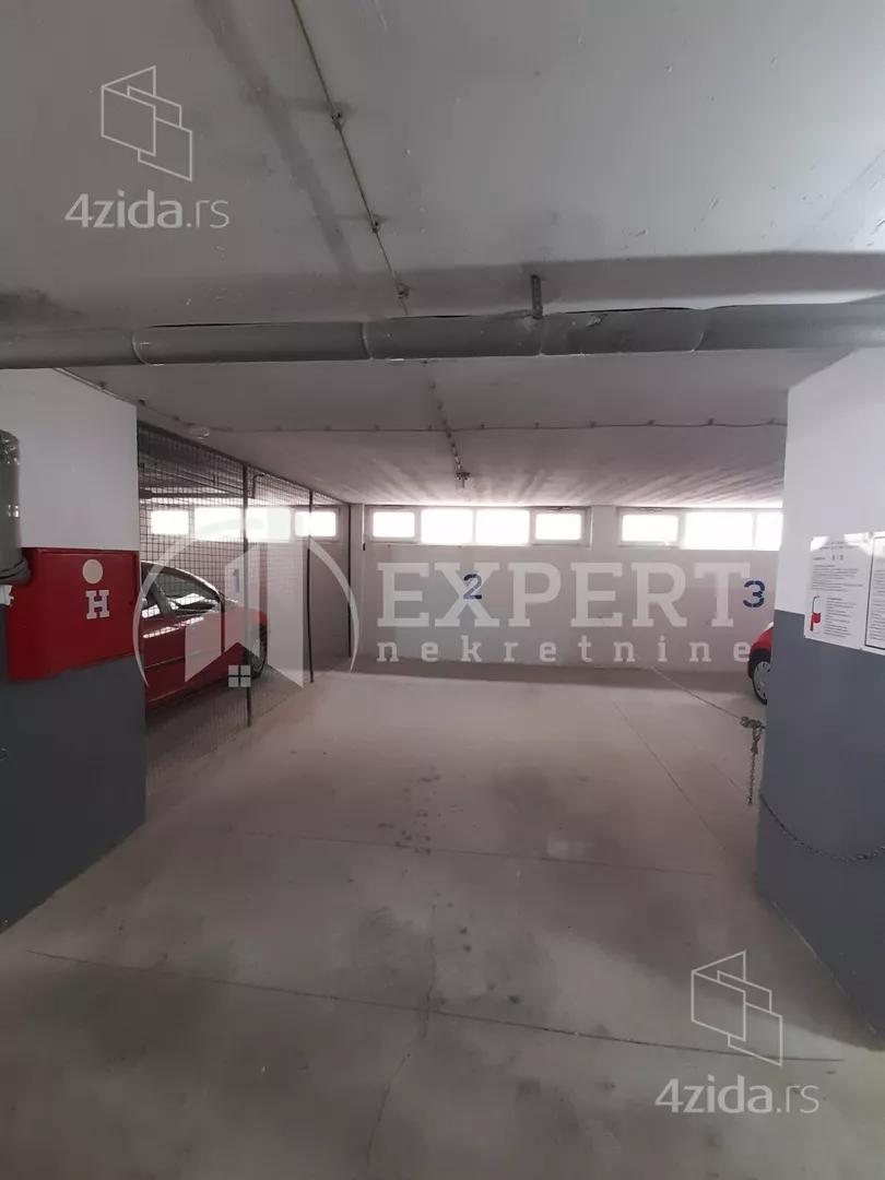 Garaža | 4zida