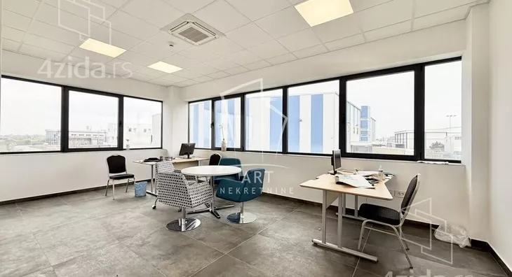 Poslovna zgrada | 4zida