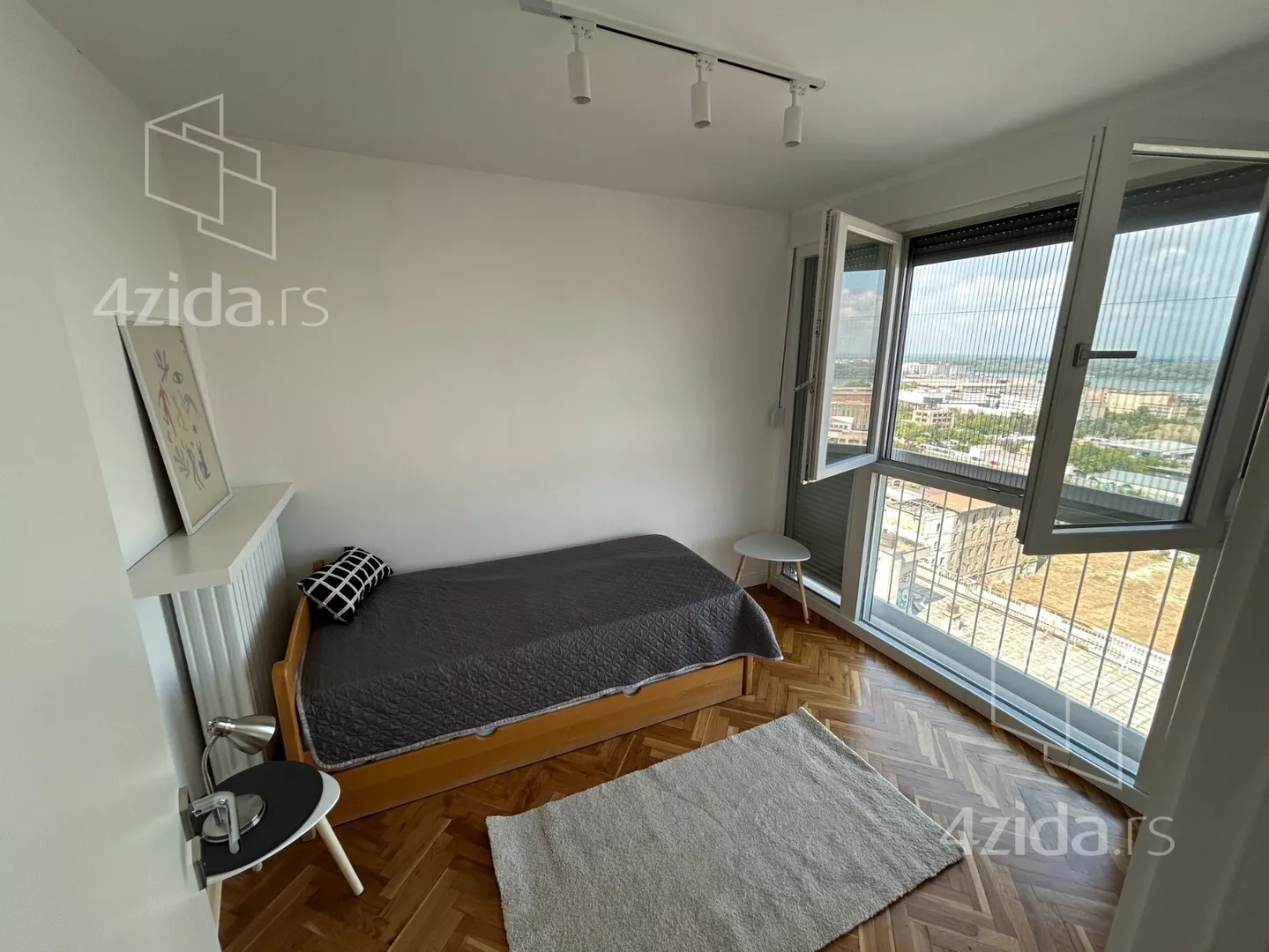 Četvoroiposoban stan | 4zida