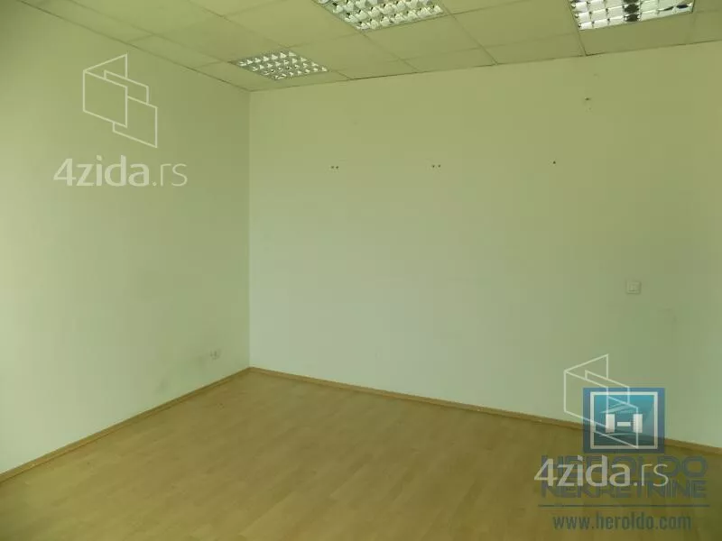 Poslovna zgrada | 4zida