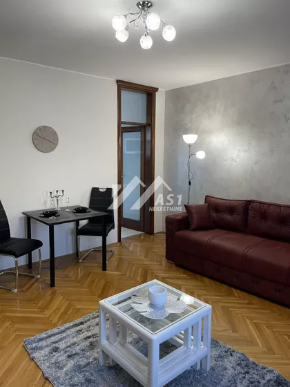 Petra Drapšina | 4zida.rs