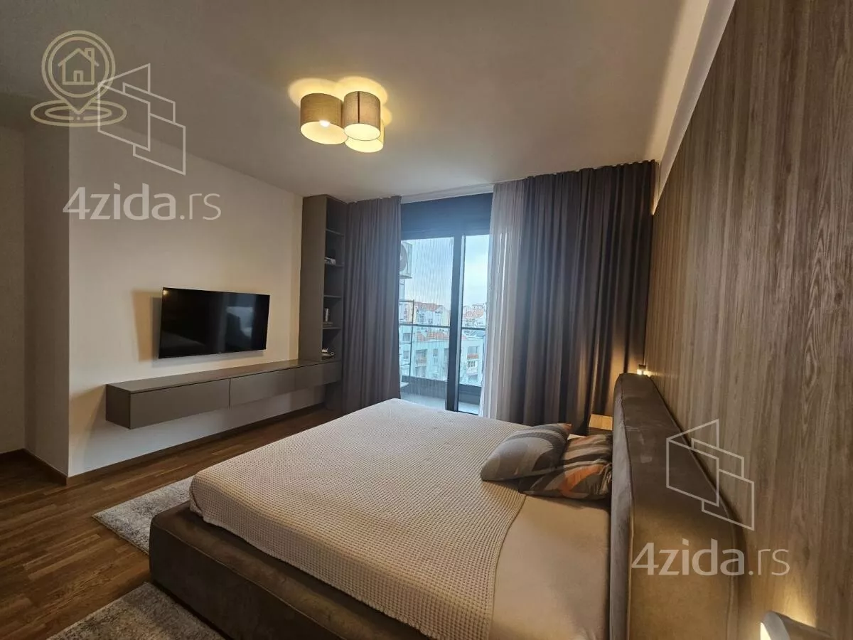 Četvoroiposoban stan | 4zida