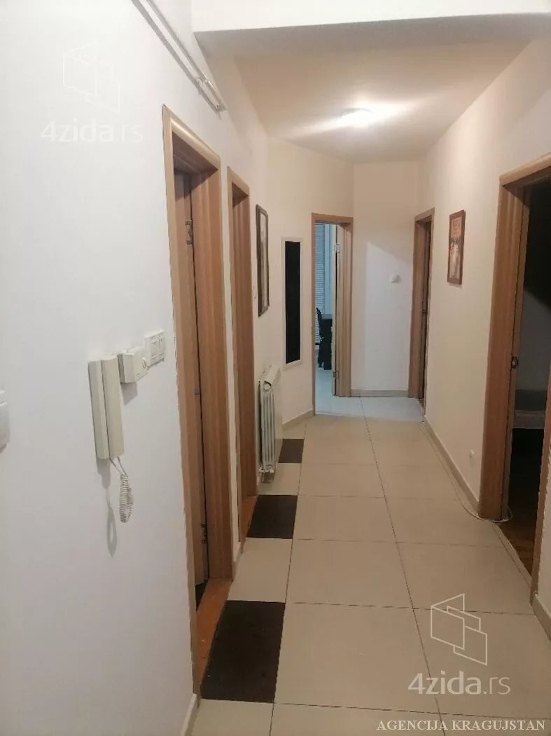 Troiposoban stan | 4zida