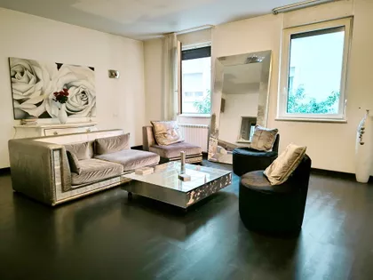 Vukov Spomenik | 4zida.rs