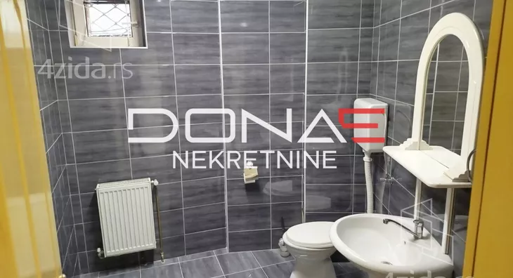 Poslovna zgrada | 4zida