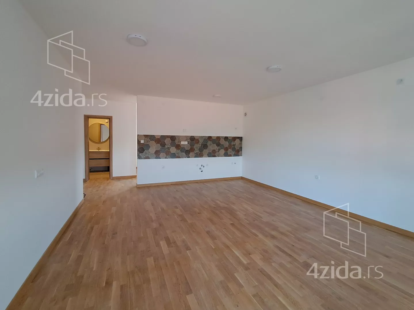 Troiposoban stan | 4zida