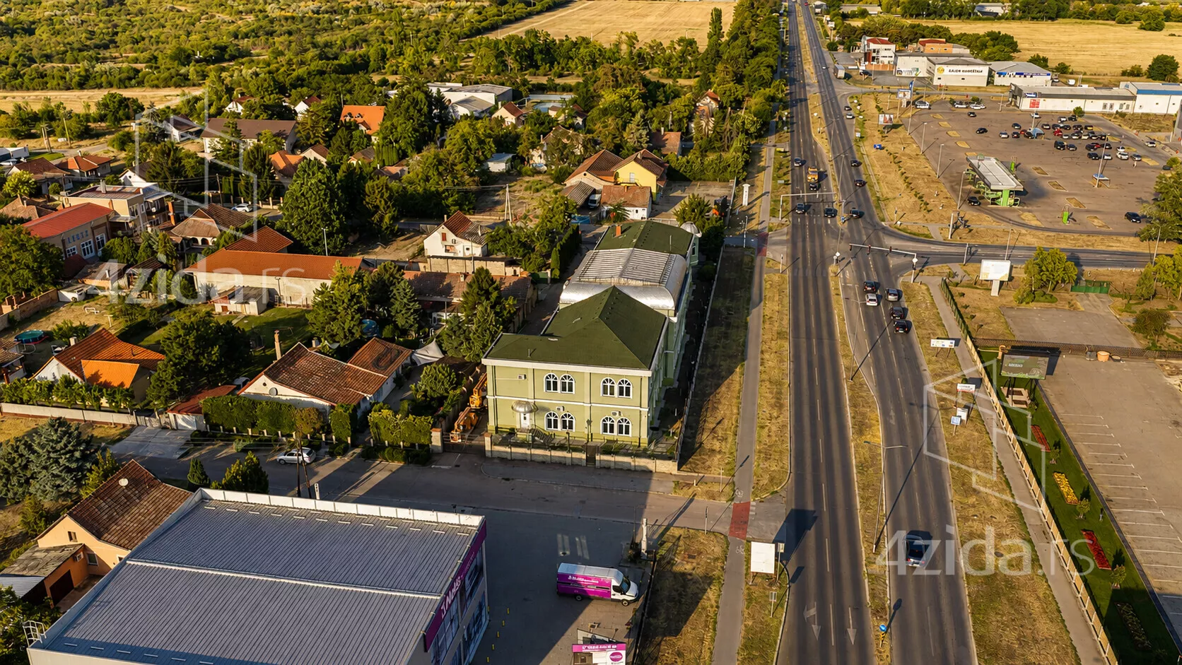 Poslovna zgrada | 4zida