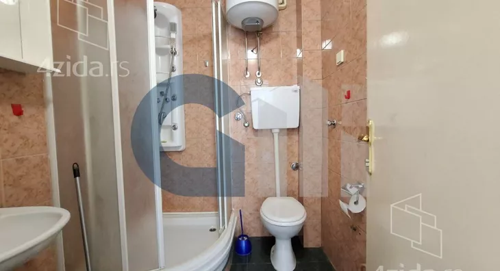 Šestosoban stan | 4zida