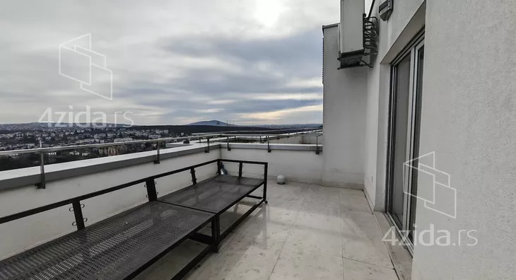 Četvoroiposoban stan | 4zida