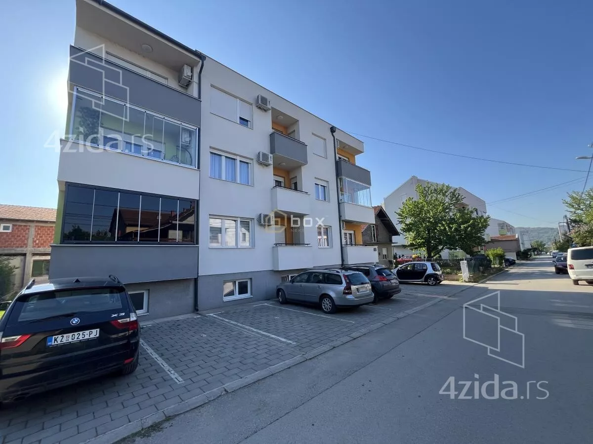 Dvoiposoban stan | 4zida