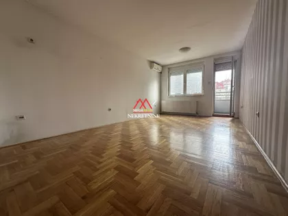 Bulevar Cara Lazara | 4zida.rs