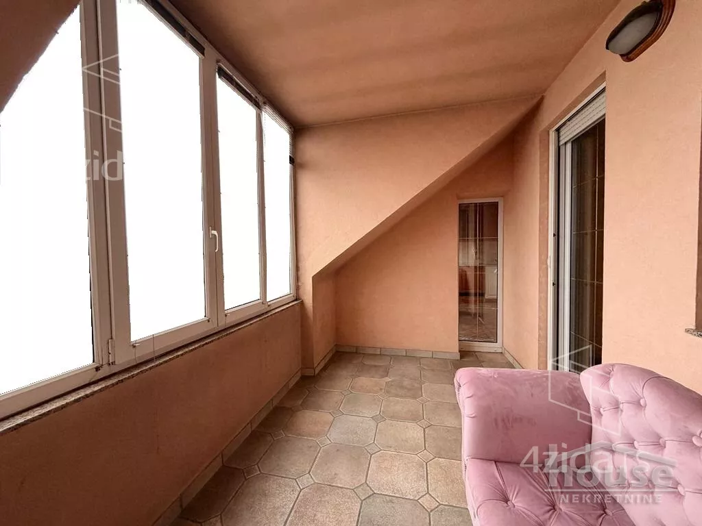 Petosoban stan | 4zida