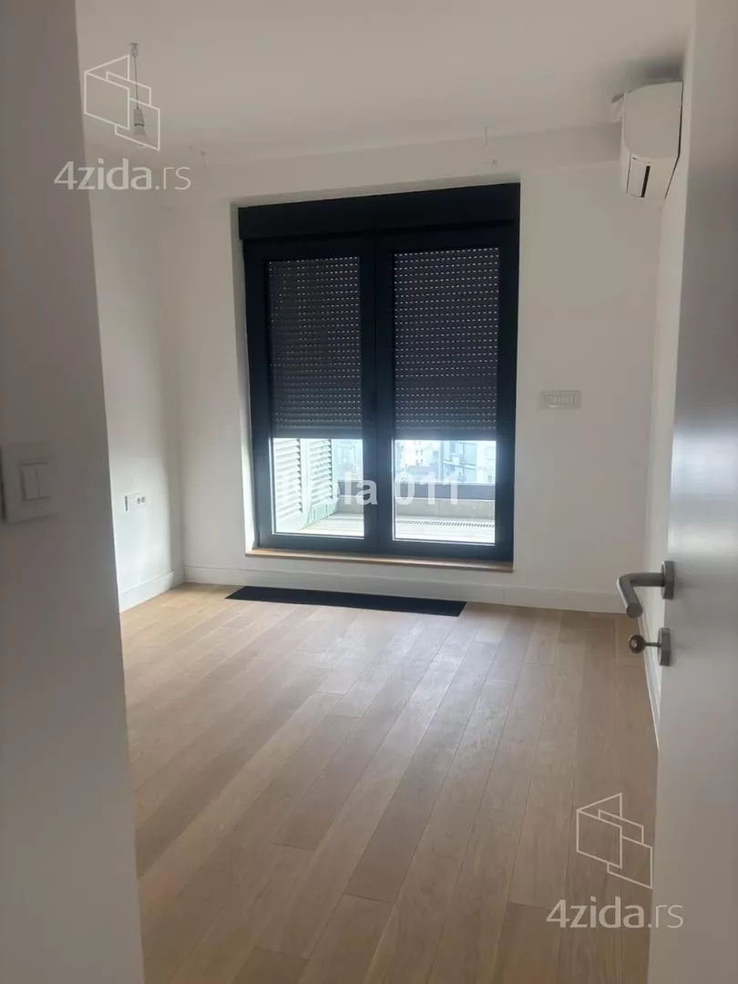 Četvoroiposoban stan | 4zida