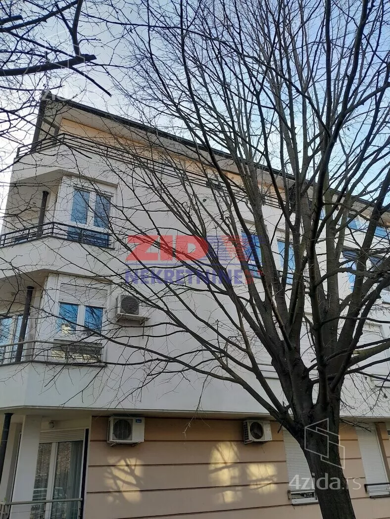 Četvoroiposoban stan | 4zida