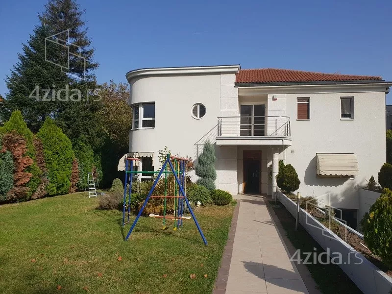 Sedmosoban stan | 4zida