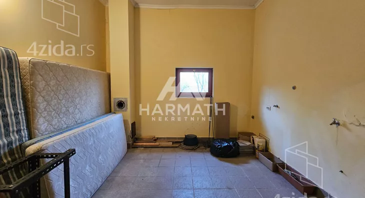 Poslovna zgrada | 4zida