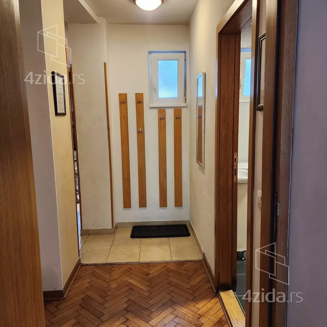 Petosoban stan | 4zida