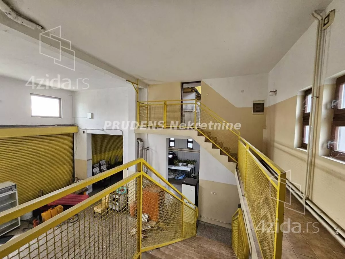 Poslovna zgrada | 4zida