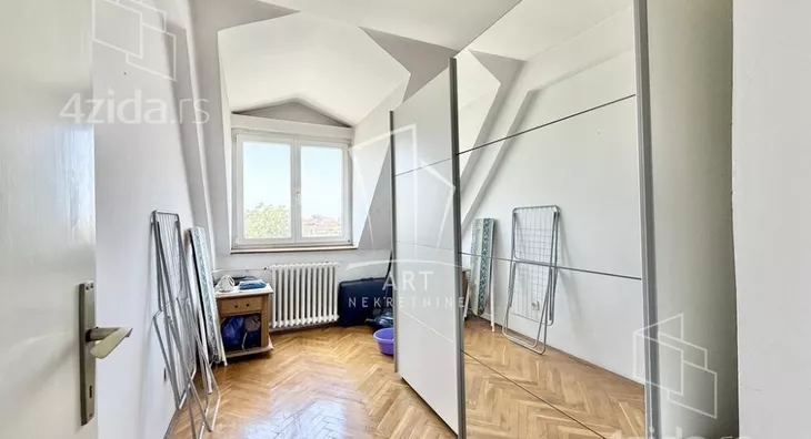 Petosoban stan | 4zida