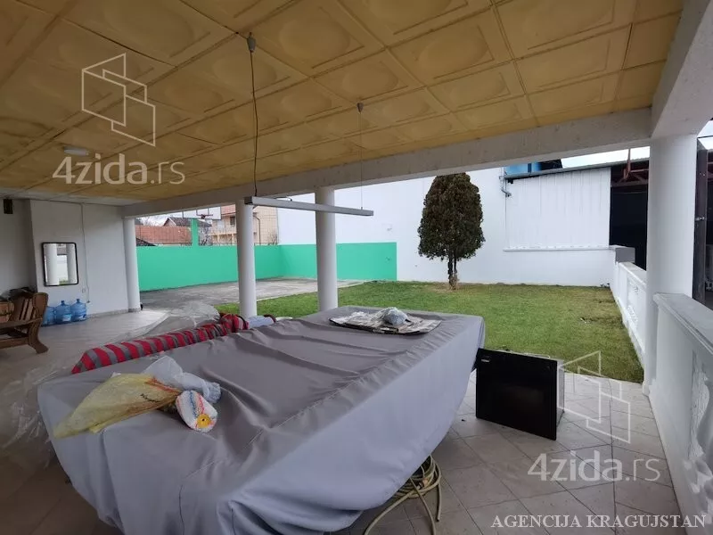 Poslovna zgrada | 4zida