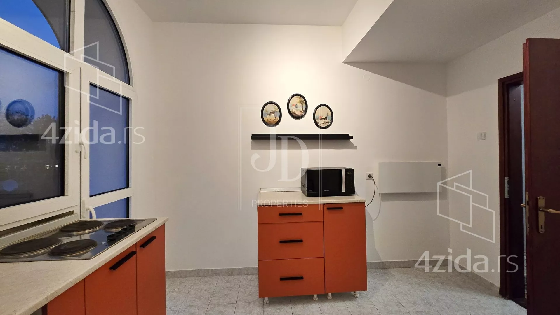 Petosoban stan | 4zida