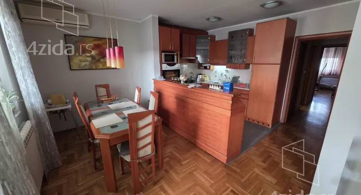 Troiposoban stan | 4zida