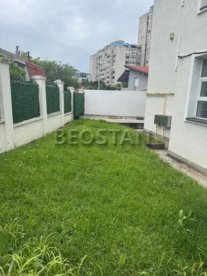 Vladimira Mitrovica | 4zida.rs