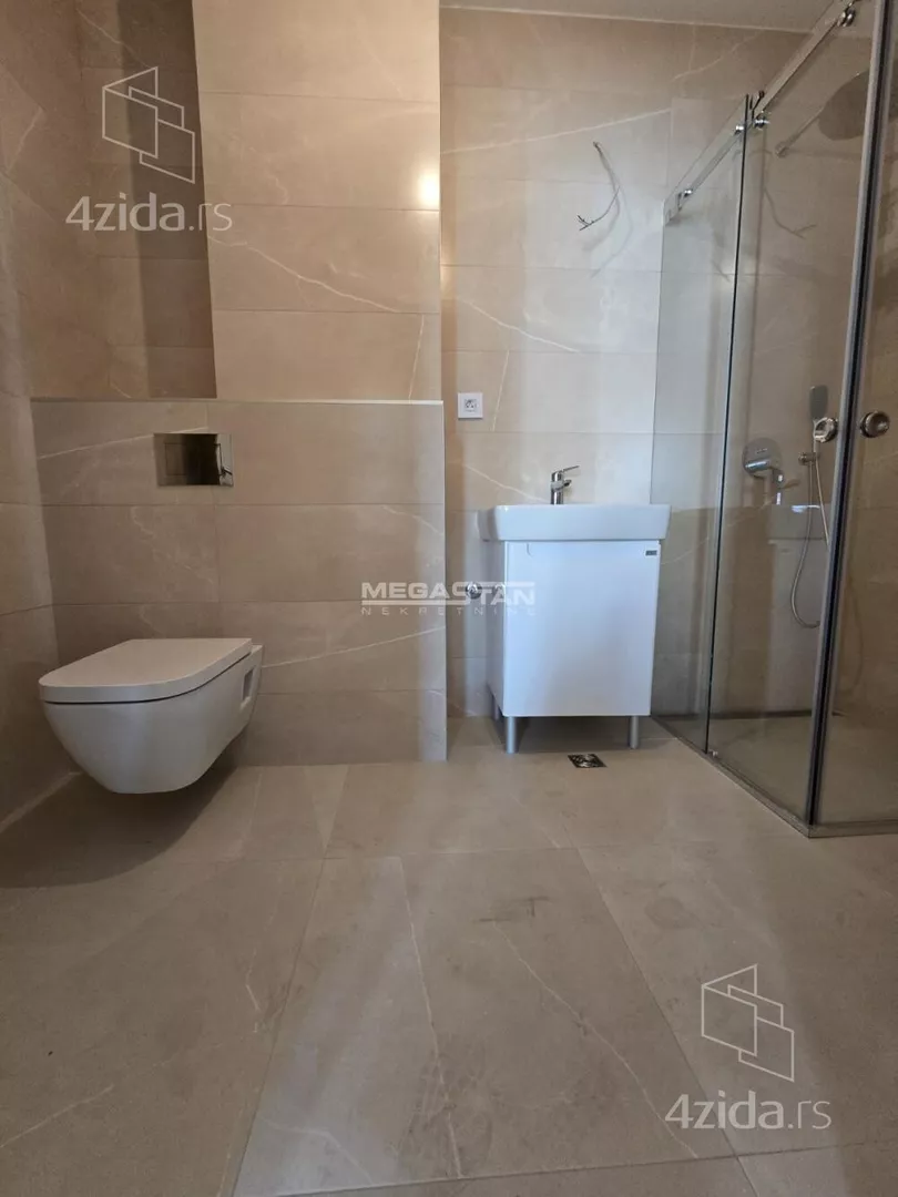 Četvoroiposoban stan | 4zida