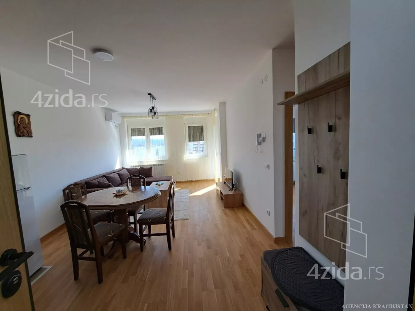 Dvoiposoban stan | 4zida