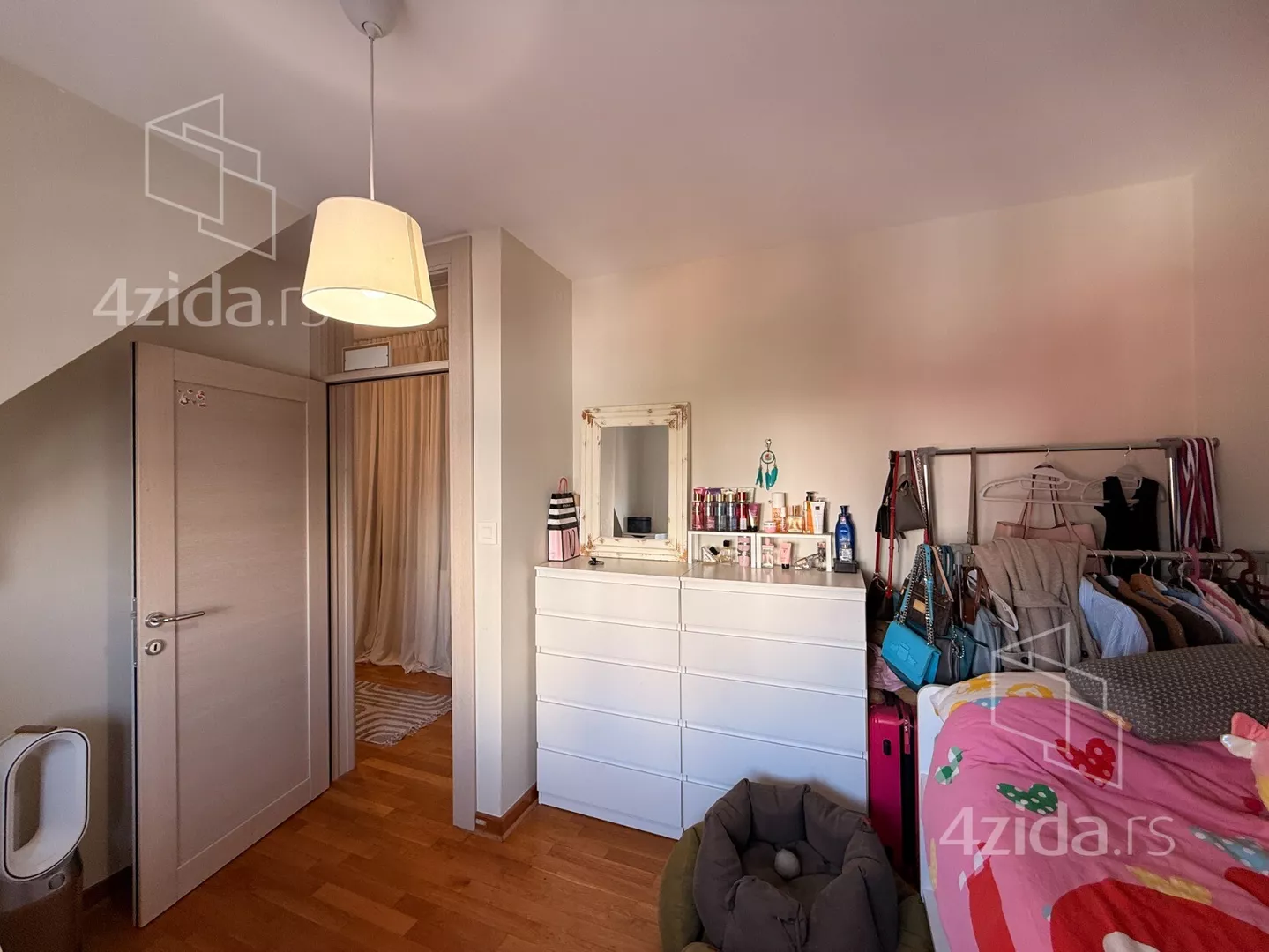 Petosoban stan | 4zida