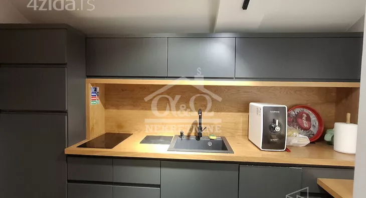 Poslovna zgrada | 4zida