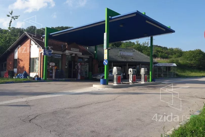 Poslovna zgrada | 4zida